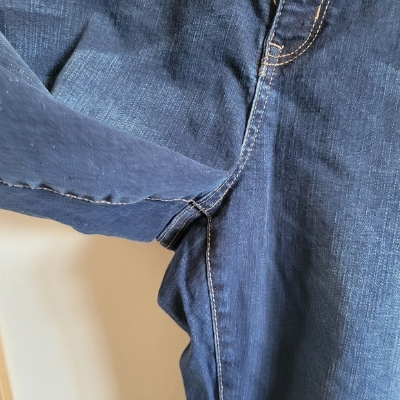 Lane Bryant Mid Rise Skinny Stretchy Distressed Signiture Fit Jean 22 - Picture 4 of 8